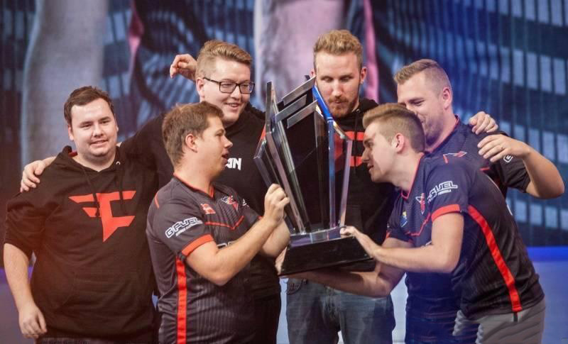 T1 接受挑战，与 AI Grok 5 对战