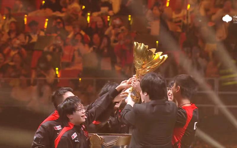 Jwei ：前期对线方面并不顺利 是我打的太烂了