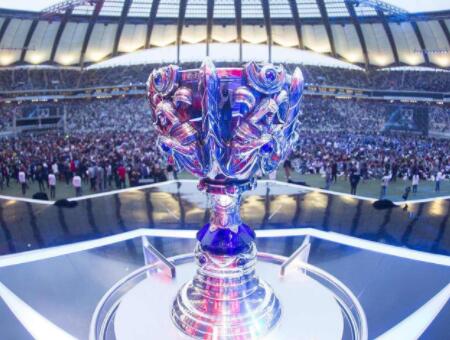 LPL 春季总决赛开幕式：灯光／虚拟现实顶级氛围， bin 登台表演咏春拳